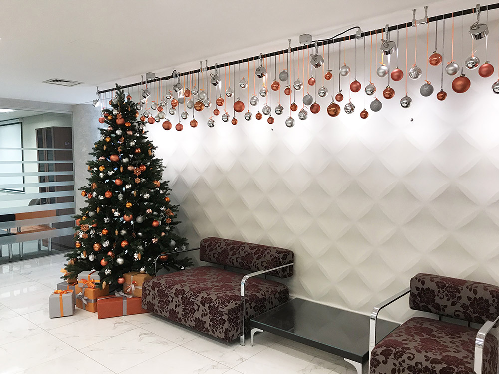 как украсить офис к новому году