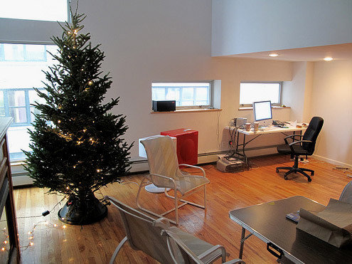 елка в офисе